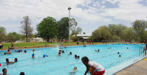 kids in Walgett Pool.png